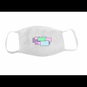 One-Size White “Smile With Your Eyes” Graphic Mask